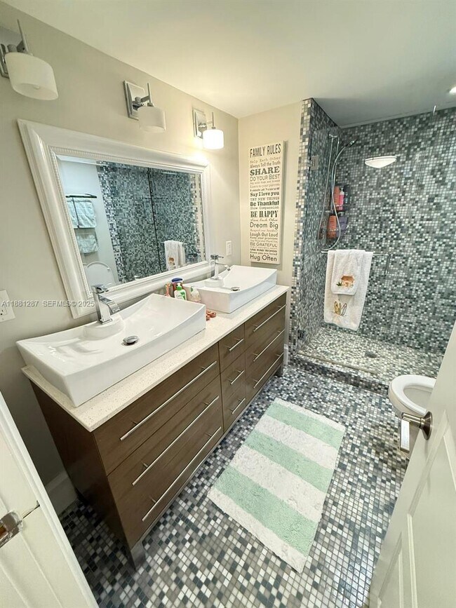 Building Photo - 4020 Galt Ocean Dr