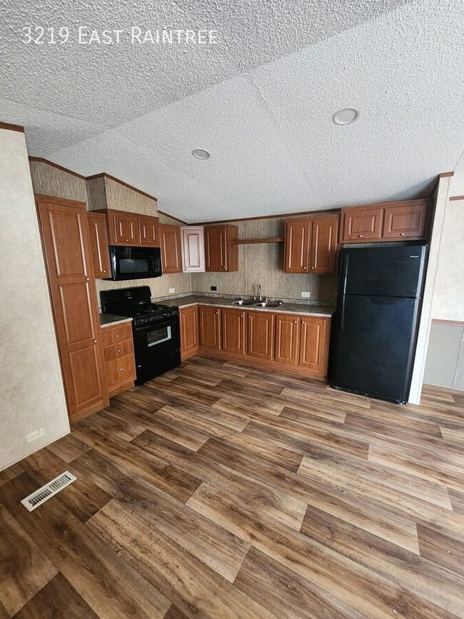 Primary Photo - 3219 East Raintree-