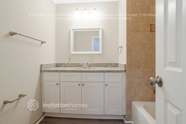 Building Photo - 246 Sandra Dr NW