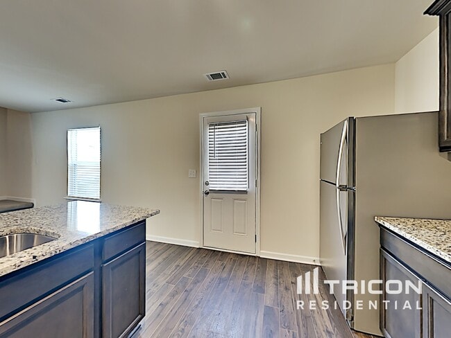 Building Photo - 207 Renwick Dr