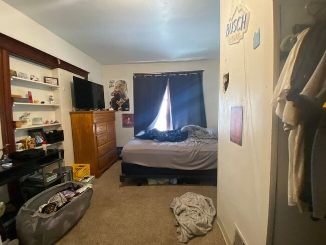Building Photo - $625 | ROOMMATE WANTED | 7 Bedroom, 3 Bathroom House | Available for Immediate Move-In