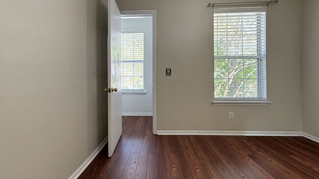 Building Photo - 3 Bedroom, 2.5 Bath - Ladson Area