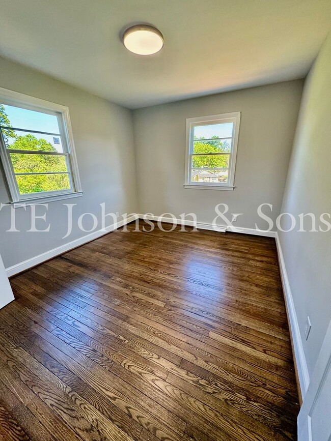 Building Photo - Charming 3-Bed Home Near Downtown Winston-...
