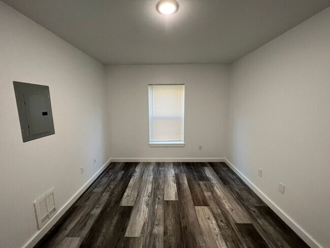 Building Photo - 691/A/583