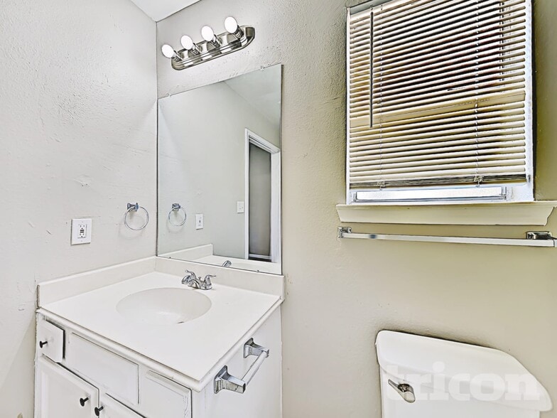 Building Photo - 3215 Boynton Dr