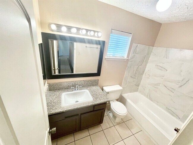 Building Photo - 503 Penwood Ct