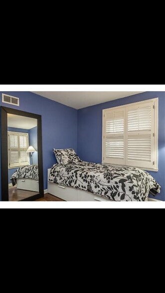 Building Photo - 2711 W 71st Terrace