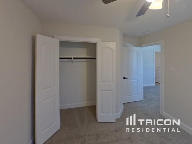 Building Photo - 1221 Bullock Dr
