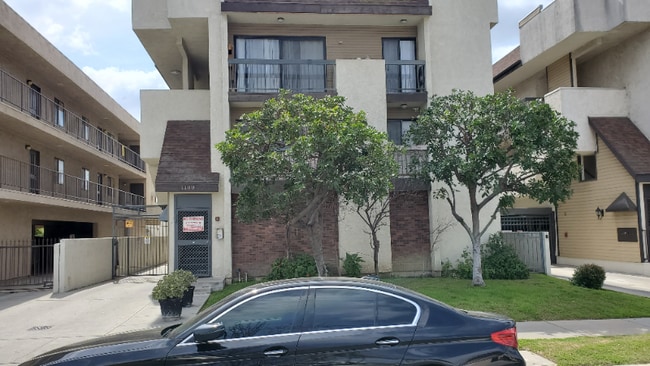 Building Photo - 1108 Stanley Ave