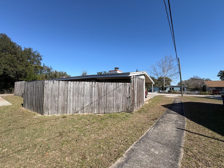 Building Photo - 1211 Friendship Ave