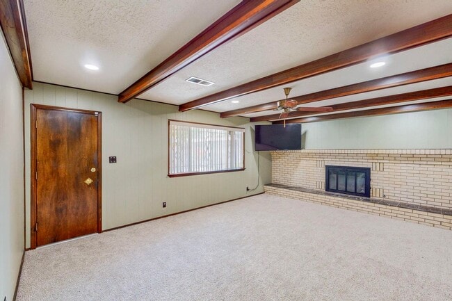 Building Photo - NE Brick Ranch 3/Bd 2/Ba 2 Cg 1782/sf