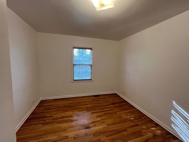 Building Photo - Charming 3 BR/1 BA  Home located In Villa ...