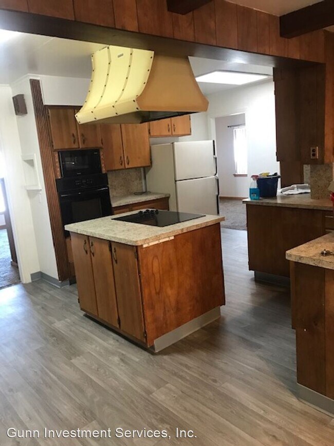 Building Photo - 4 br, 2 bath House - 1550 Idlewild Drive