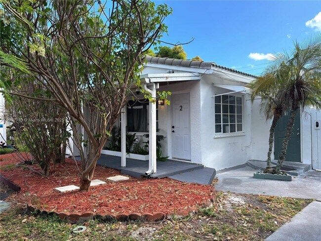 Building Photo - 1726 Thomas St