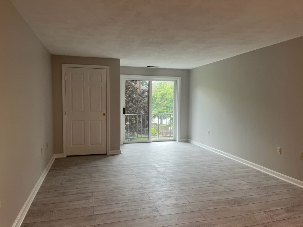 Building Photo - 8 Ledgewood Way