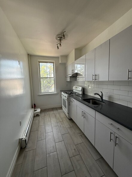 Primary Photo - 565 W Side Ave