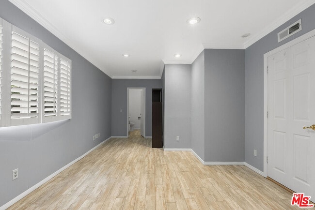 Building Photo - 745 Oxford Ave