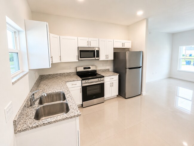 Building Photo - Beautiful Brand new house for rent, Lehigh Acres