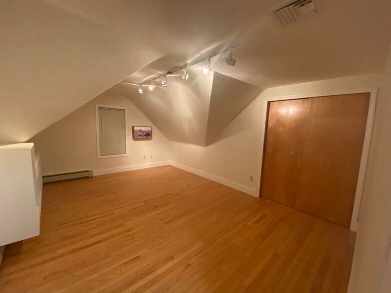 Building Photo - 64 Glenwood Rd