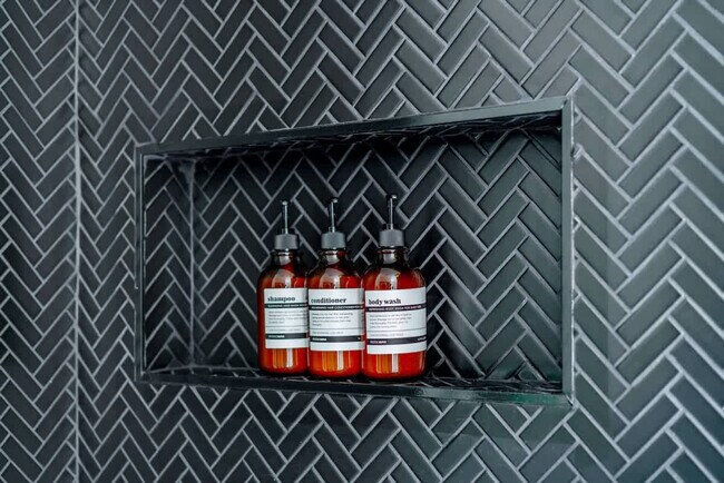 Building Photo - 96 Brickel St