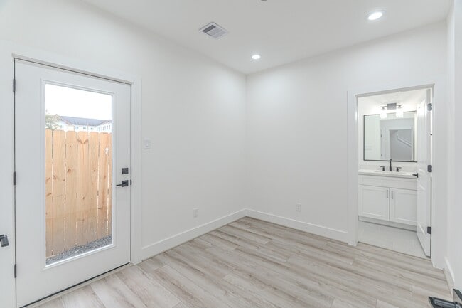 Building Photo - 7723 Hammerly Blvd