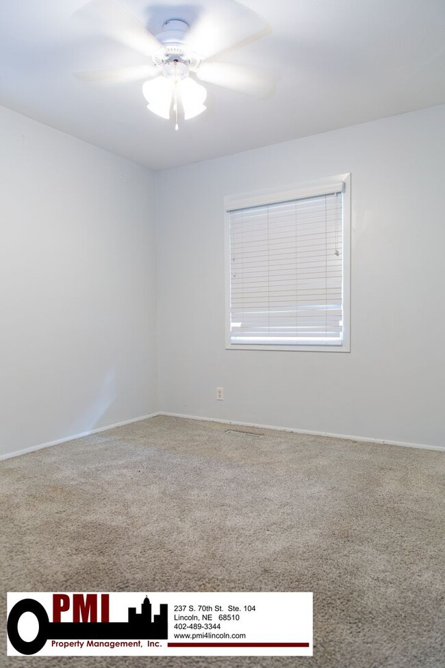 Building Photo - 8030 N Hazelwood Dr