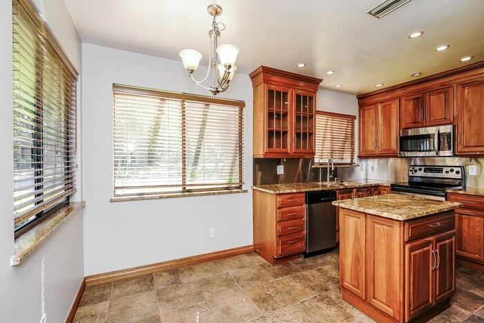 Building Photo - 55 Windrift Ct