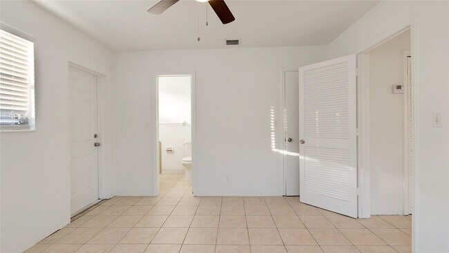 Building Photo - 709 SE 15th St