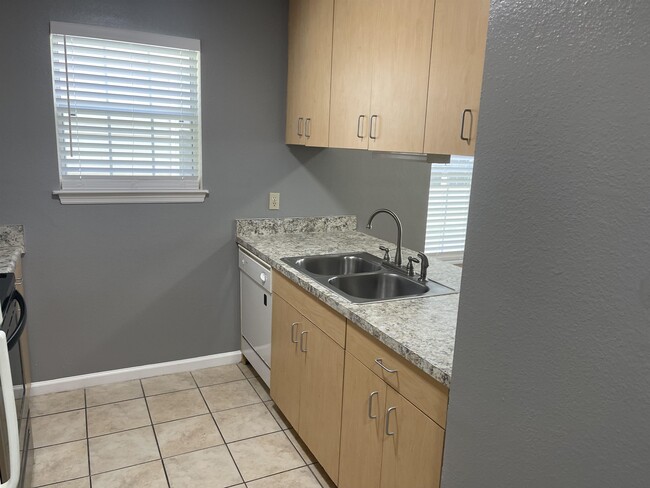 Building Photo - 2719 W Tharpe St