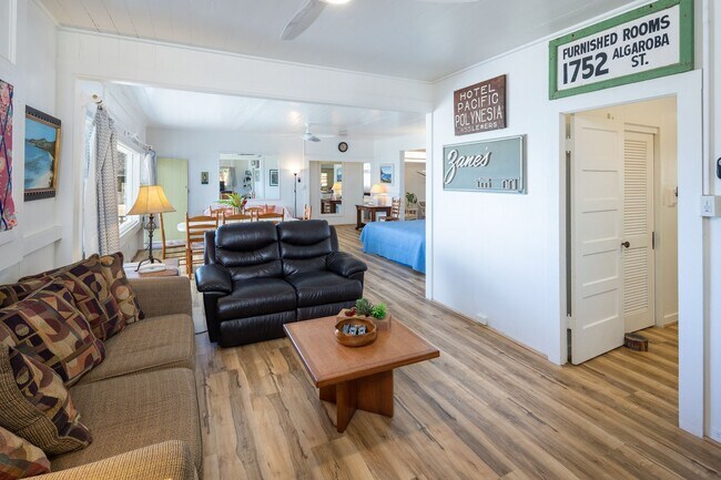 Building Photo - Casual Beach Front 3 Bedroom, 2 Bath Home ...