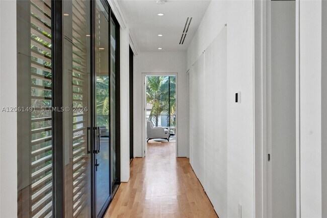 Building Photo - 240 Ocean