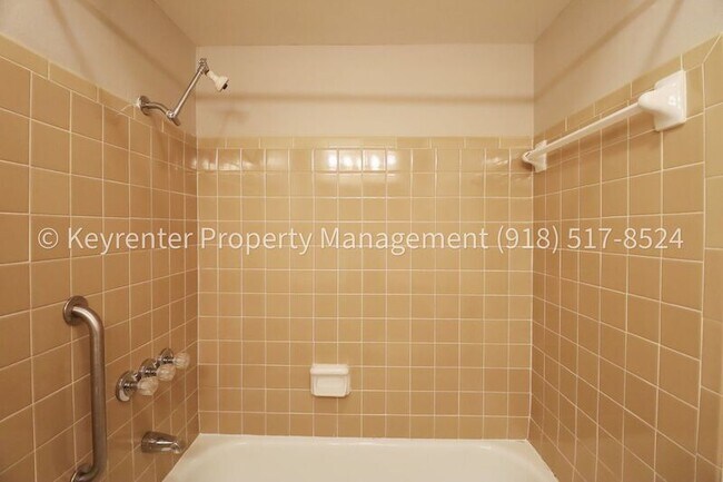 Building Photo - 6125 S Troost Ave