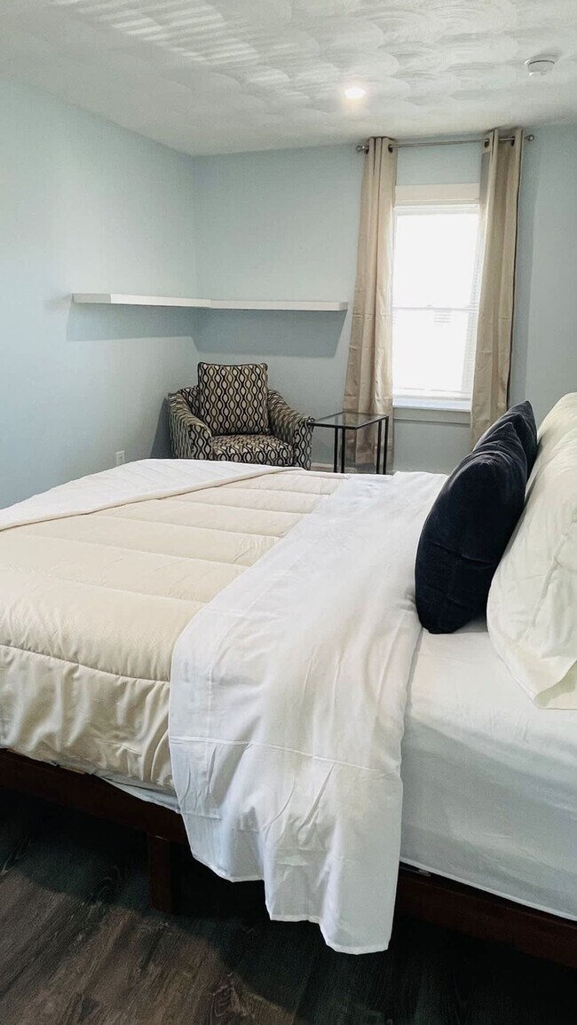 Building Photo - 25 Andem St