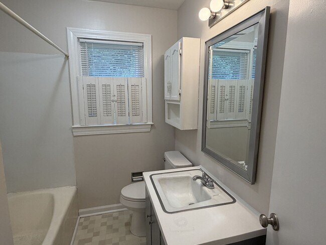 Building Photo - 281 Alcove Rd