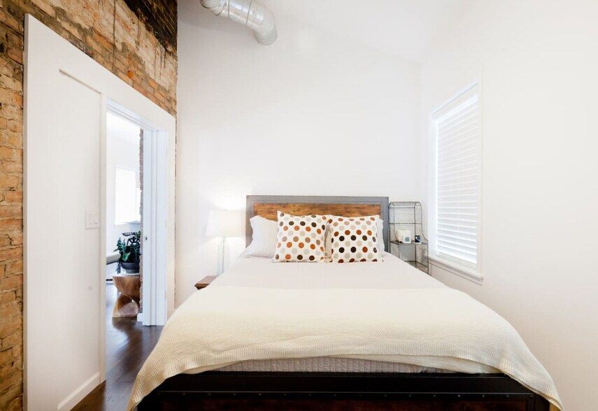 Building Photo - 202 Magnolia St