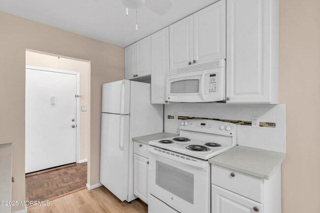 Building Photo - 30 Meadow Green Cir
