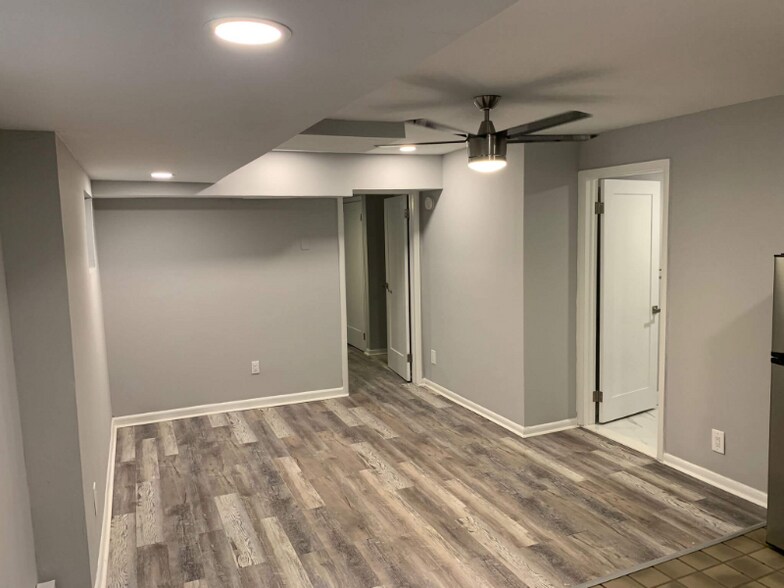 Building Photo - 49 E Cliveden St