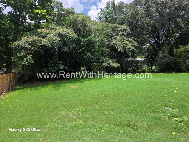 Building Photo - WOW!!! GORGEOUS RANCH WITH MANY UPGRADES / GREAT LOCATION/ PRIVATE YARD