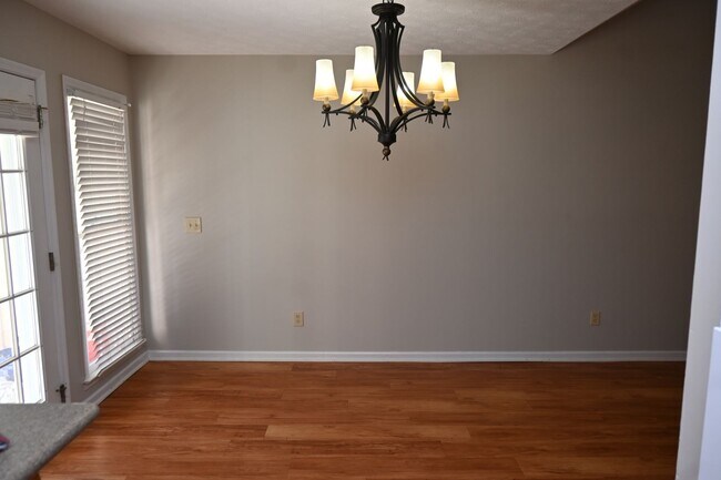 Building Photo - NE-Columbus-3 Bedrooms & 2 full Baths-Move...