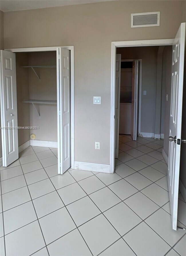 Building Photo - 2551 SE 16th Terrace