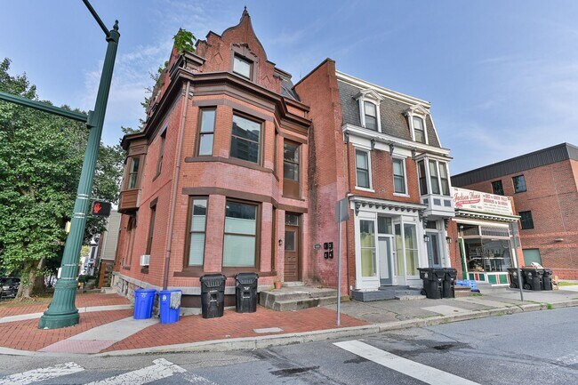 Building Photo - 1000 N 6th St
