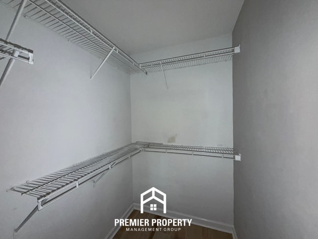 Building Photo - 270 Village Dr