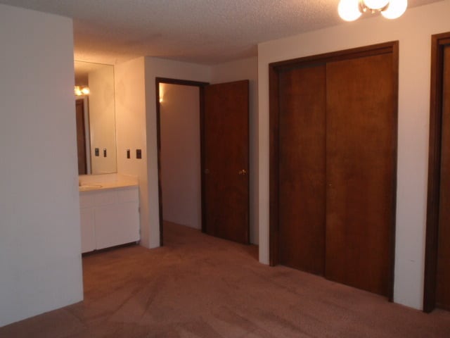 Building Photo - 920 Parkview Way