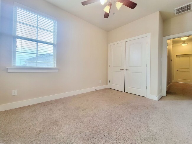 Building Photo - Gorgeous 3 BR/2.5 BA Single-Family Home in...