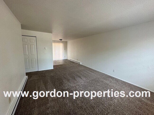 Building Photo - 4512 NE Lombard St