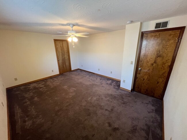 Building Photo - Well Maintained Three Bedroom Home in South Salem with Fenced Backyard