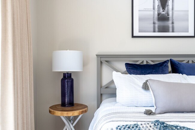 Building Photo - 3810 W Hemlock St