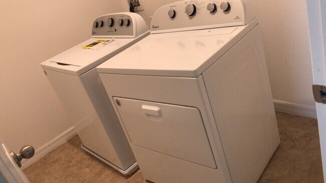 Building Photo - 5 Bedroom at West side Village at Heart of Windermere