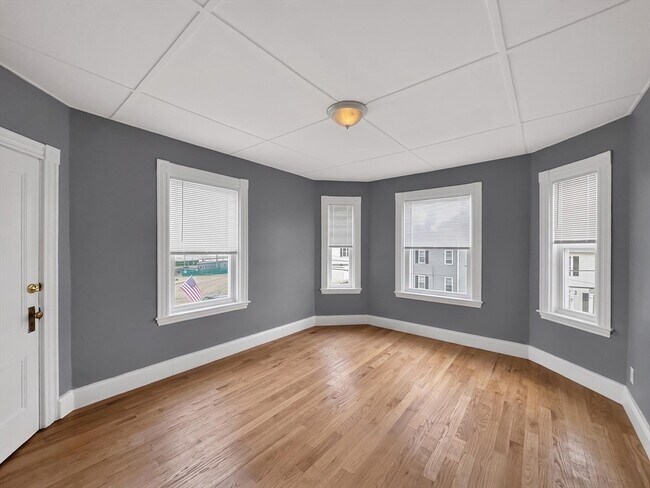 Building Photo - 70 Holbrook Ave