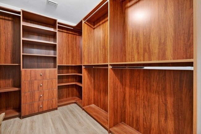 Building Photo - 2409 N Ocean Blvd